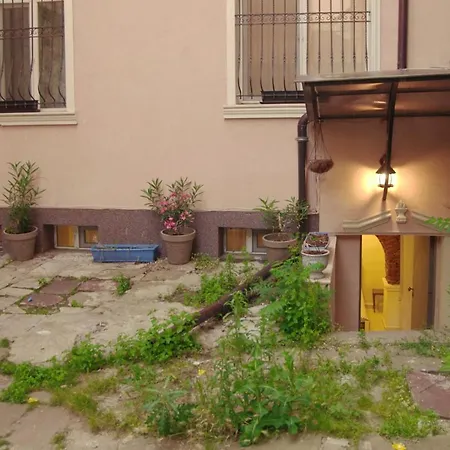 Center Semi-detached Case de vacanță